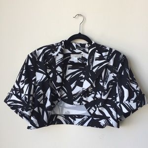 Woman’s crop dressy jacket